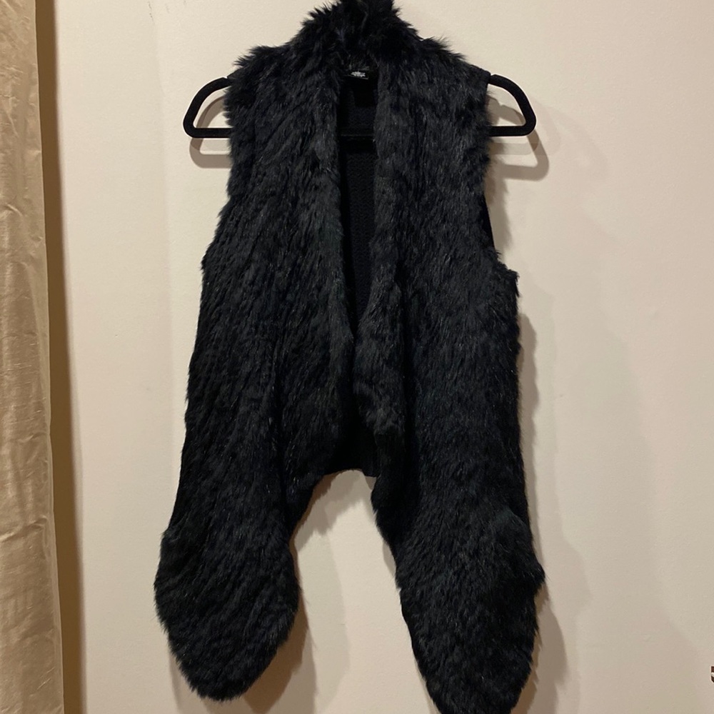 Black fur and cashmere vest